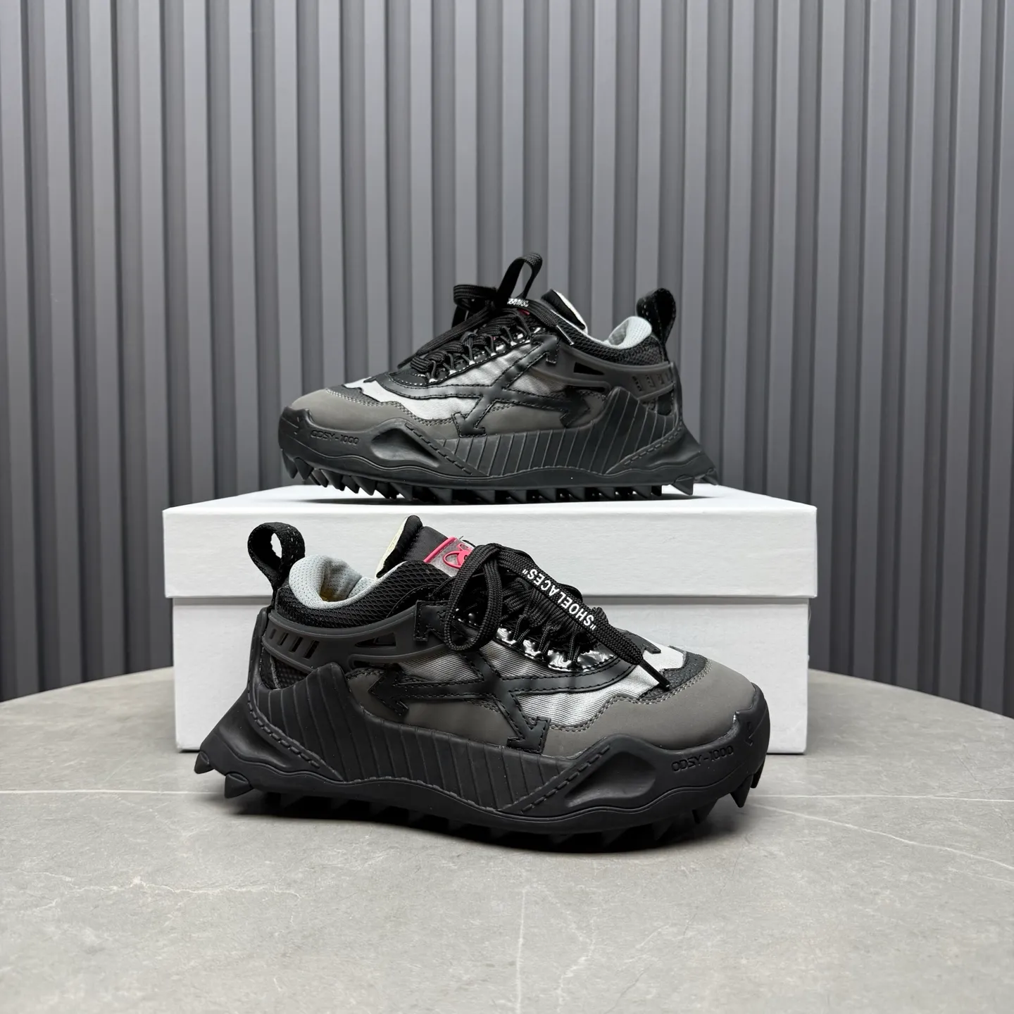 【OFF WHITE】P: 680💰Couple model, Size: Female 35-40; Male 39-44 (customized at 45.46) 2025SS trendy brand OFF WHITE classic popular model, combined outsole, official website original 1:1 developed top-level copy, ️Selected imported high-mercerized matte cowhide splicing breathable mesh ✔️Breathable lining, breathable and comfortable, simple and personalized design, official website rubber outsole.